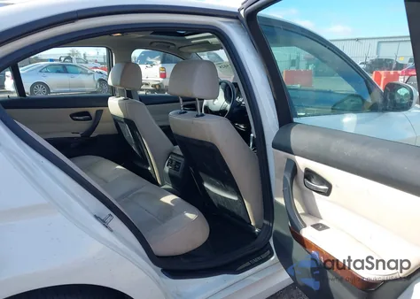 2011 BMW 328I xDrive z USA, uszkodzony, nr VIN WBAPK7G54BNN86708